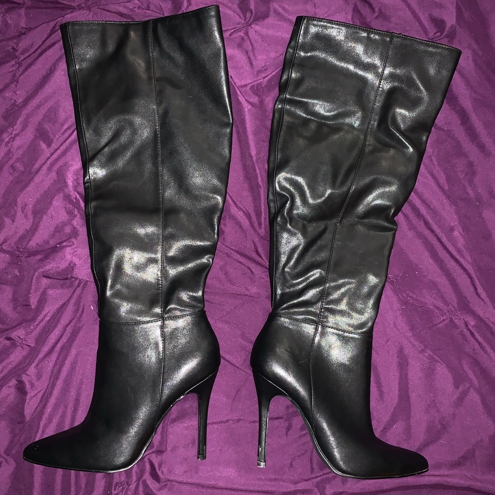 Women’s heeled boots! Size 7!